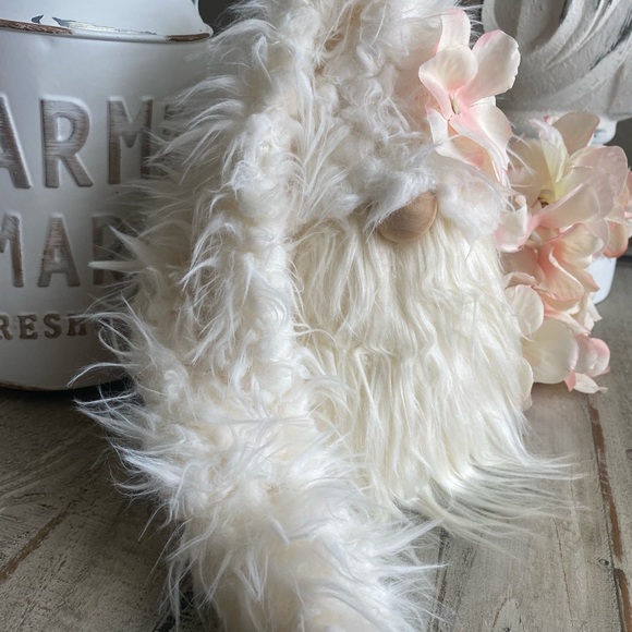 🌸Shabby Chic Flower Gnome, Spring Gnome, White Gnome, Tier Tray Decor - Picture 2 of 3